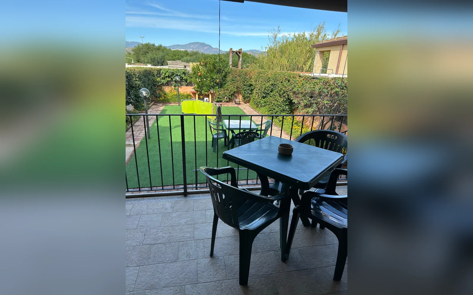 Giardino della Villetta Laura, veranda e zona pranzo — Case Vacanze Arbatax, Arbatax (Sardegna) (foto 59)